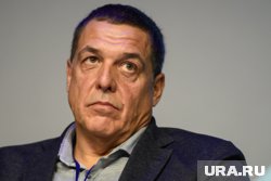 Эрнст попал на телевидение после знакомства с продюсером Александром Любимовым