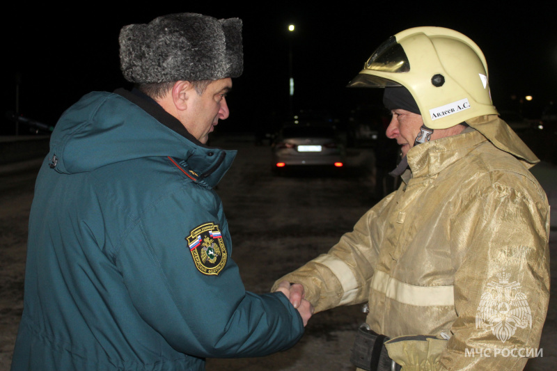 В День спасателя томским пожарным вручили ключи от новой техники