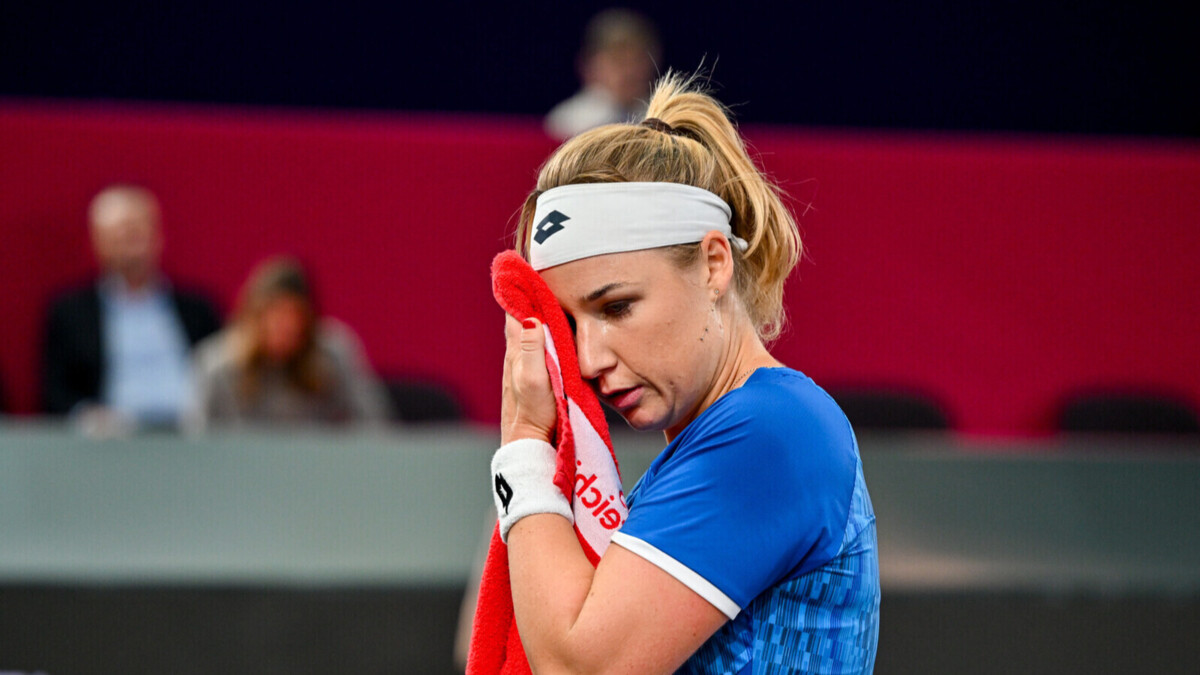 Блинкова проиграла чешке Фрухвиртовой на старте теннисного турнира в Руане