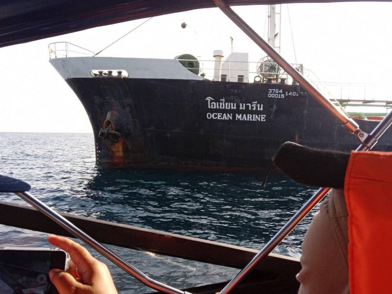 Танкер и рыболовецкое судно столкнулись 21 марта в Сиамском заливе. Фото: Thai MECC