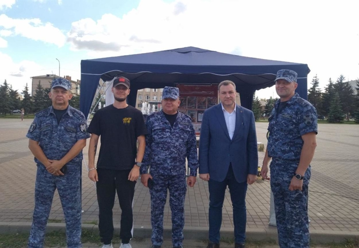 В Оренбургской области завершил свою работу росгвардейский мобильный подвижной агитационный пункт