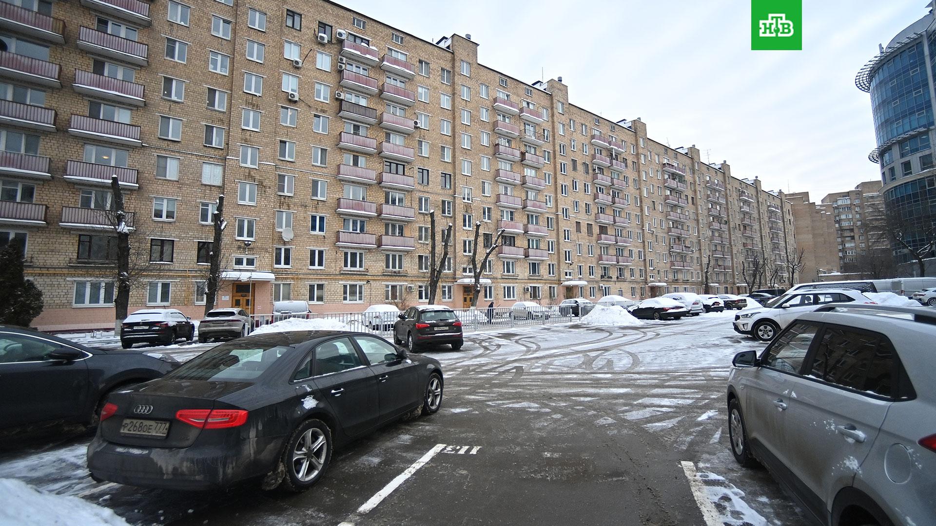 платная стоянка. парковка в москве 25 февраля. бесплатная парковка. бесплатная парковка. московские парковки.