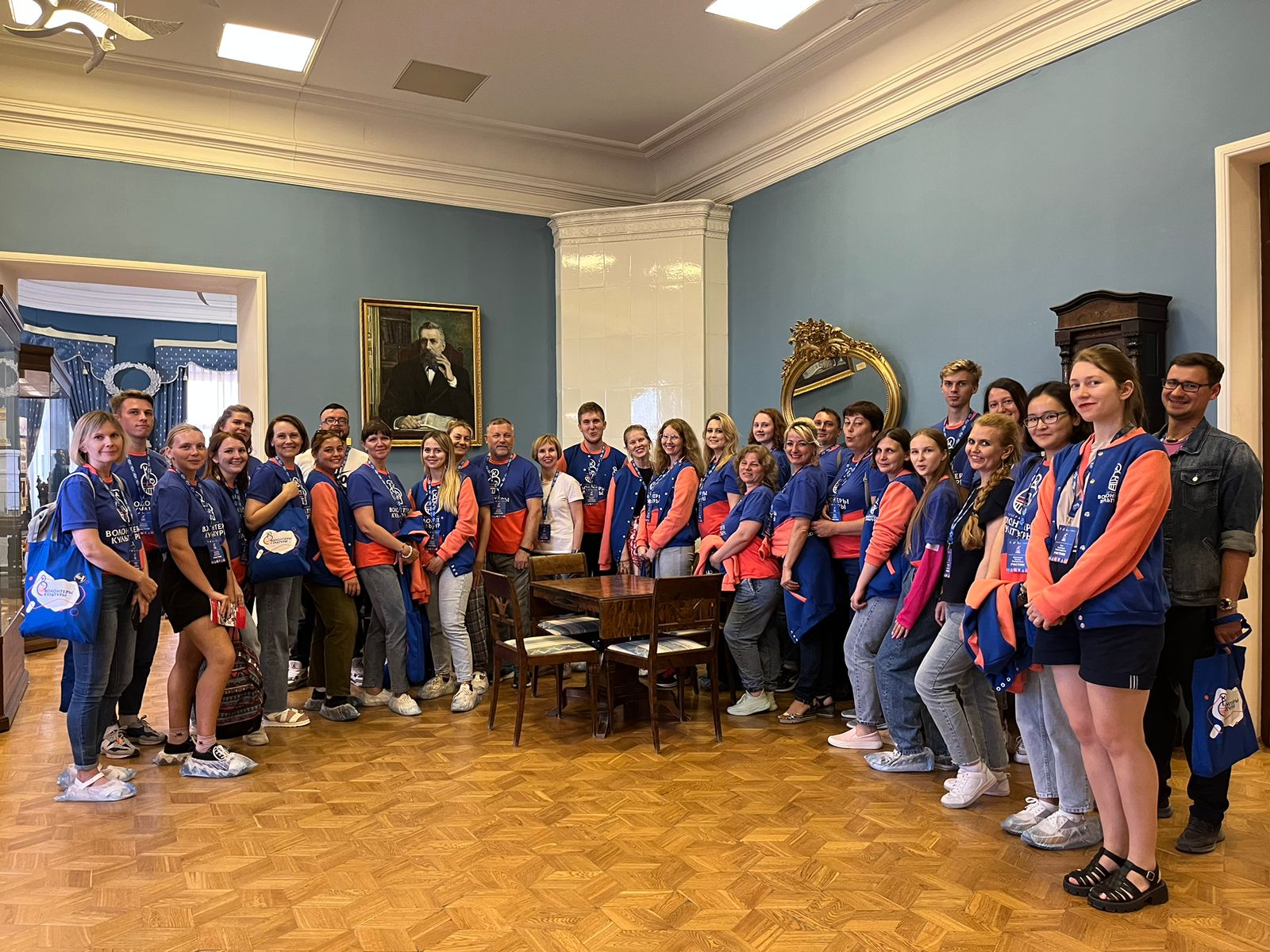 Has perm. Встреча молодоженов. Все про перьм на английском. Группа волонтеров. Has perm.