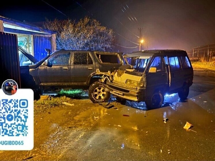 В селе Яблочное водитель не справился с управлением и врезался в припаркованный джип