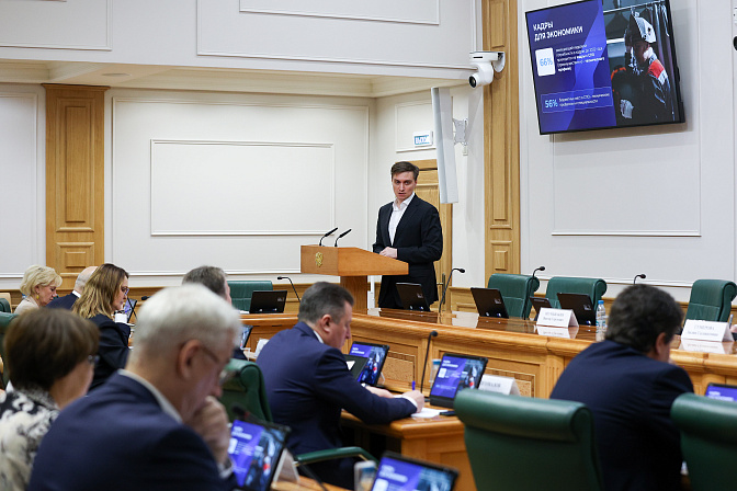 директор департамента госполитики в сфере спо и профобучения минпросвещения виктор неумывакин