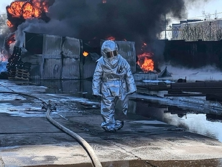 Ёмкости с нефтепродуктами в Омске загорелись при перекачке растворителя