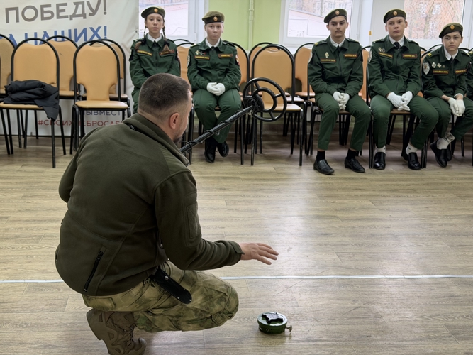 Росгвардейцы провели практическое занятие для участников игры «Зарница 2.0» в рязанской школе № 38