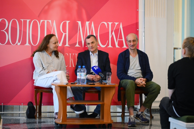творческая встреча с заслуженными артистами России Галиной Тюниной и Карэном Бадаловым, а ткже директором театра Андреем Воробьевым.