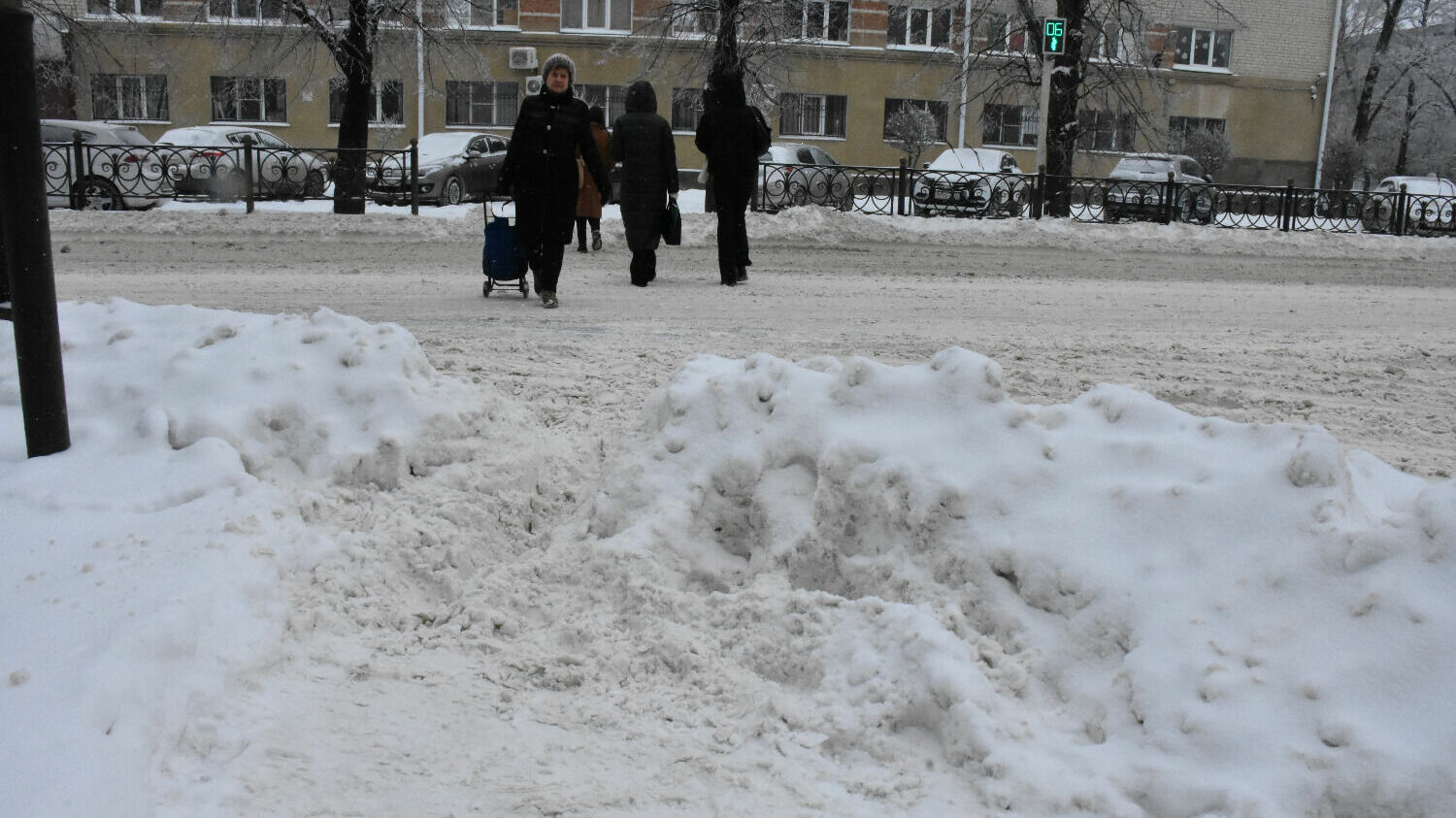 Занесенные улицы снегом