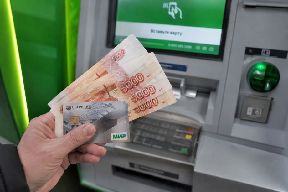Фото: PRIMPRESS/ИИ | Придет по 10 000 рублей на карту: кому уже 8 мая поступит выплата от государства