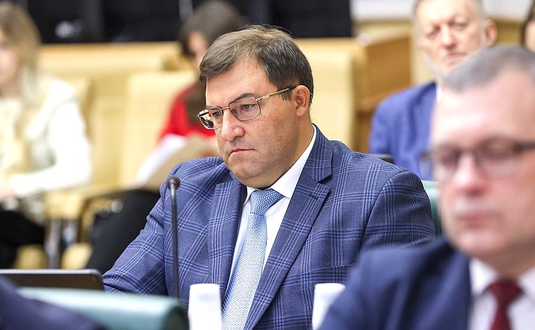 Круглый стол на тему «Особый порядок привлечения к административной ответственности судей и иных должностных лиц, выполняющих определенные государственные функции»