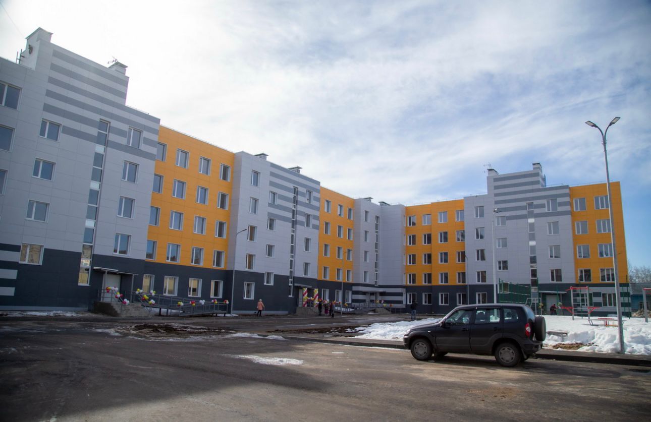 В городе Микунь Республики Коми вручили ключи от новых квартир по нацпроекту «Жилье и городская среда»