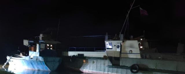 Под Астраханью на рыболовецком судне погиб механик от удара капроновым канатом в голову