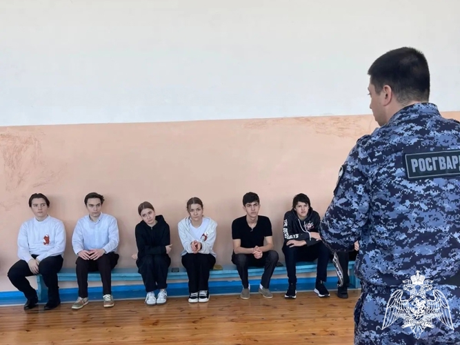 Росгвардейцы провели встречу с молодежью Карачаево-Черкесии 