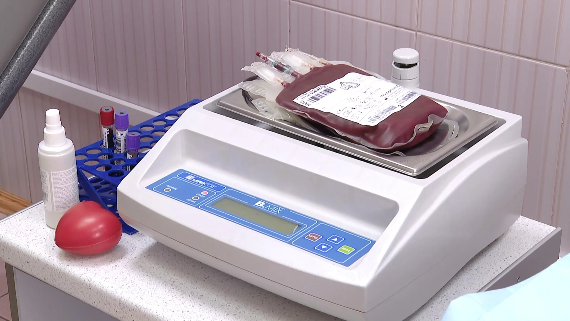 разлюбить это. обстрел школы в донецке 2014. никогда не говори о своих проблемах. 102 раза. 102 раза.