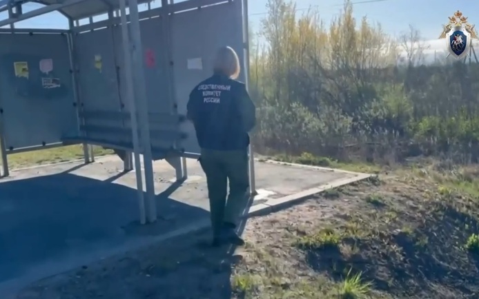 Новгородец погиб после падении на него металлической конструкции остановки