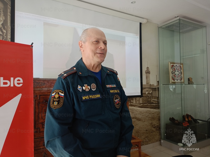 Диалог поколений: ветераны МЧС России встретились с юными ульяновцами