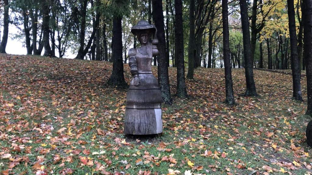 УХОДЯЩАЯ ОСЕНЬ В ПАРКЕ КРЕТИНГИ