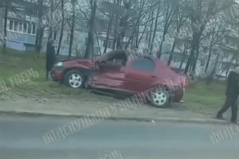 Легковушки столкнулись на бульваре Гусева в Твери