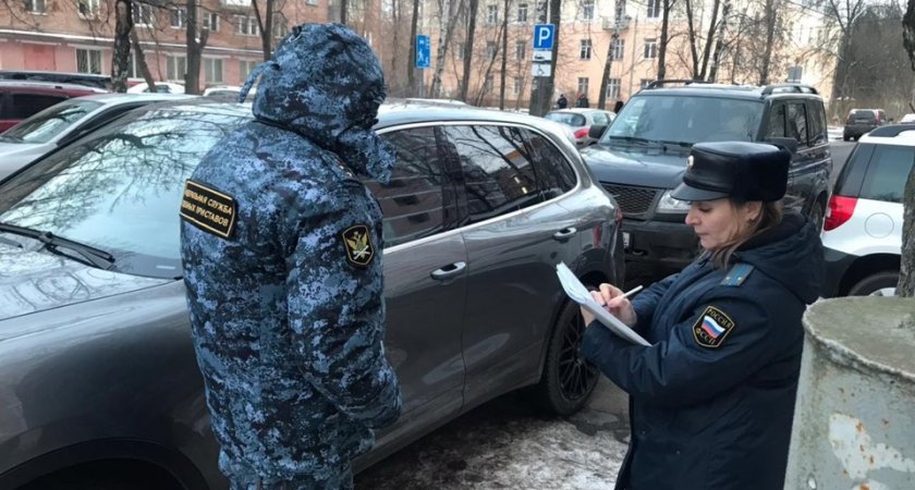 В Ярославле пустят с молотка Порш Каен фирмы за долг в полтора миллиона ...
