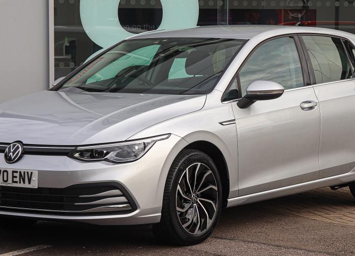 Стоимость и комплектация нового Volkswagen Golf в России