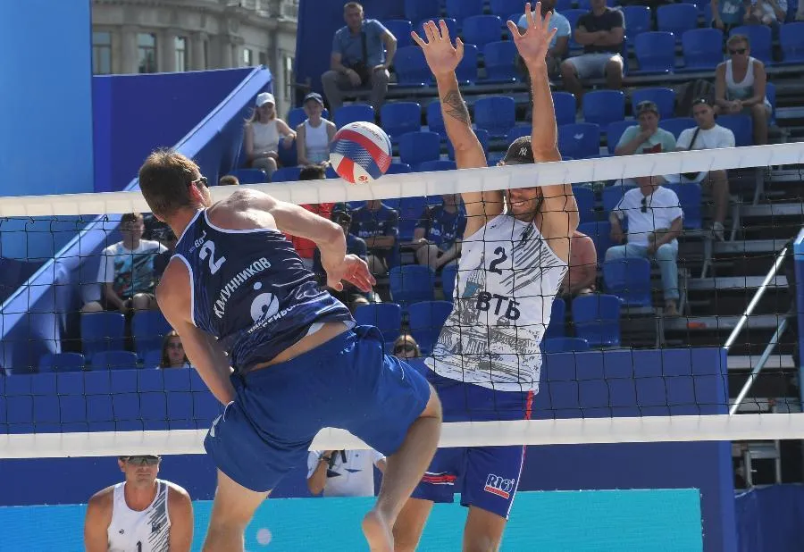 На Дворцовой площади состоялись финальные матчи Кубка России по пляжному волейболу | ФОТО Марии ШЕРИХ