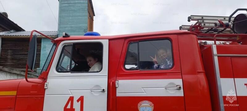 Кировские школьники побывали в старинной пожарной части города Нолинск