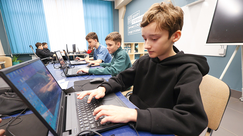 В Барнауле в шестой раз прошел межрегиональный хакатон по инновационным технологиям Фото №2