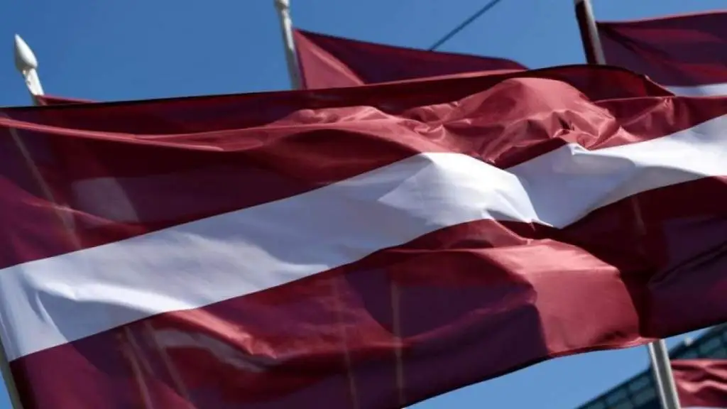 На самых высоких башнях связи в честь праздника поднимут флаги Латвии