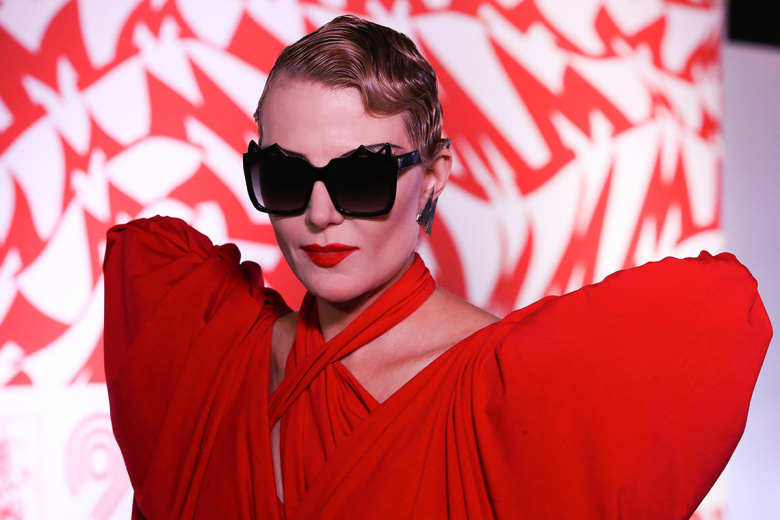 Рената Литвинова сфотографировалась в купальнике на снегу