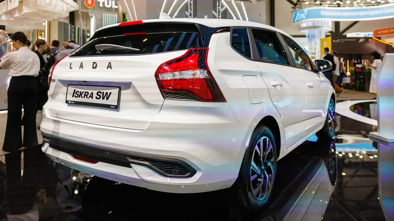 АвтоВАЗ гордится, мы - плачем: компания потерялась в цифрах