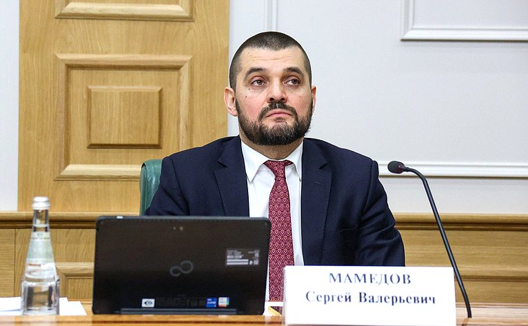 «Парламентский диалог» с руководителем Федерального агентства по недропользованию Олегом Казановым