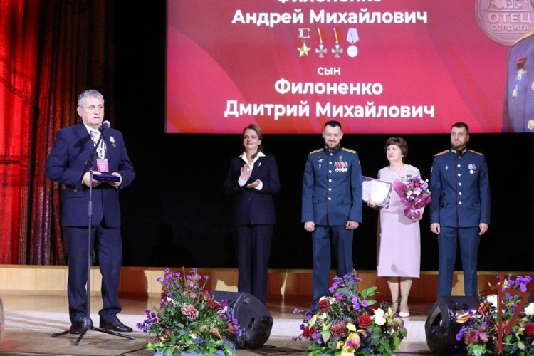 Отцов офицеров Росгвардии — Героев России наградили медалью «Отец солдата» (видео)