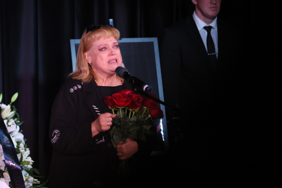 Любовь Руденко на церемонии прощания со Всеволодом Шиловским в Московском театре Всеволода Шиловского