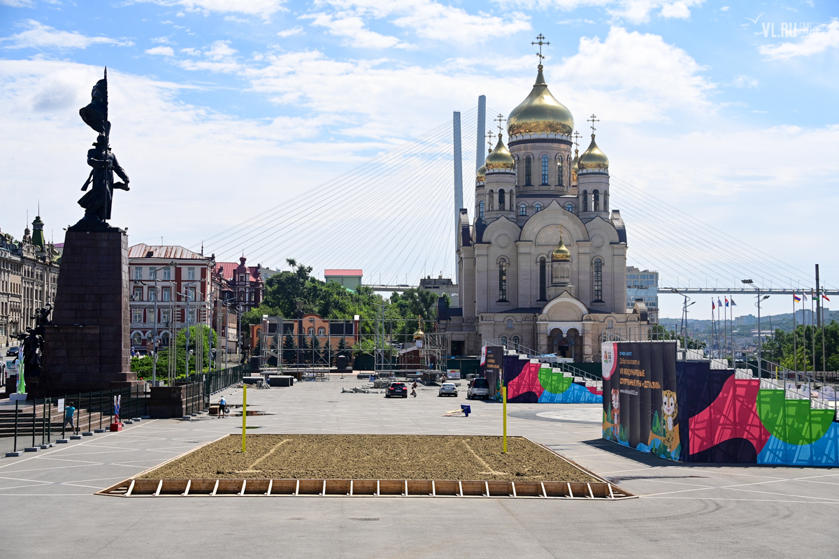 На территории владивостока ежегодно. Центральная площадь Владивостока.