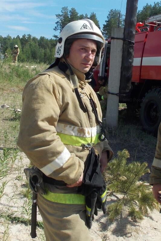 В пожарно-спасательной части № 48 города Советского проводили на пенсию начальника подразделения