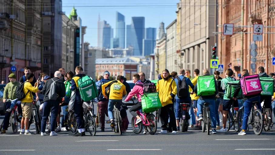 «Ничего, гномики ещё накопают»: зарплата курьеров невольно вскрыла совсем «некурьерские» проблемы  россиян 
