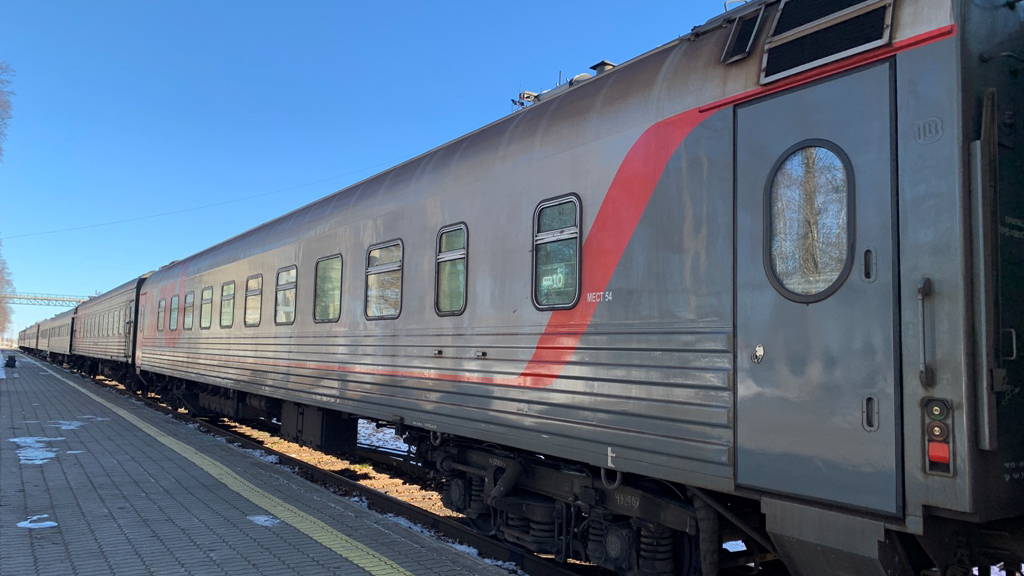 Семь лет лишения свободы грозит за сорванный стоп-кран двум дебоширам в Хабаровском крае