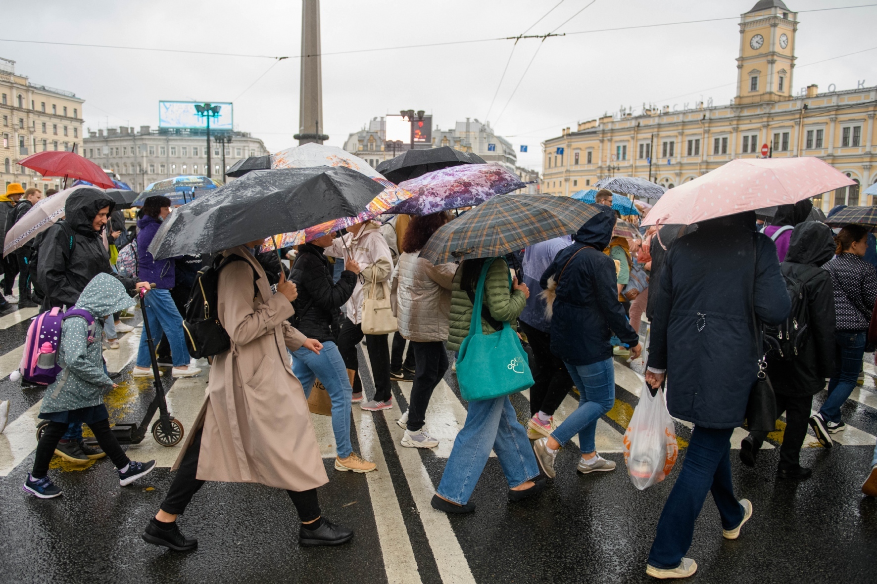 Петербург погода ближайшие дни. Дождь в Петербурге. Ливень в СПБ. Дождь в Питере фото. Питер август дождь.