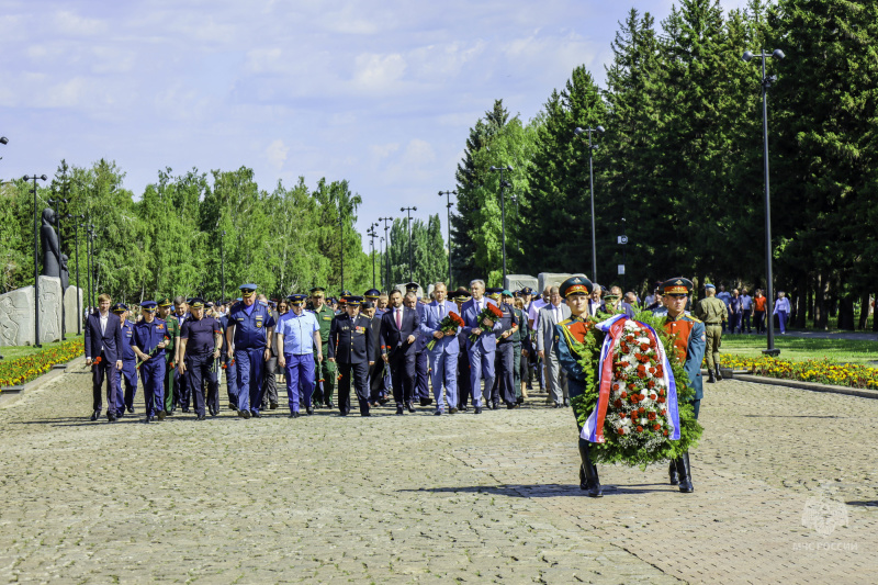 Сотрудники МЧС России почтили память погибших в Великой Oтечественной войне