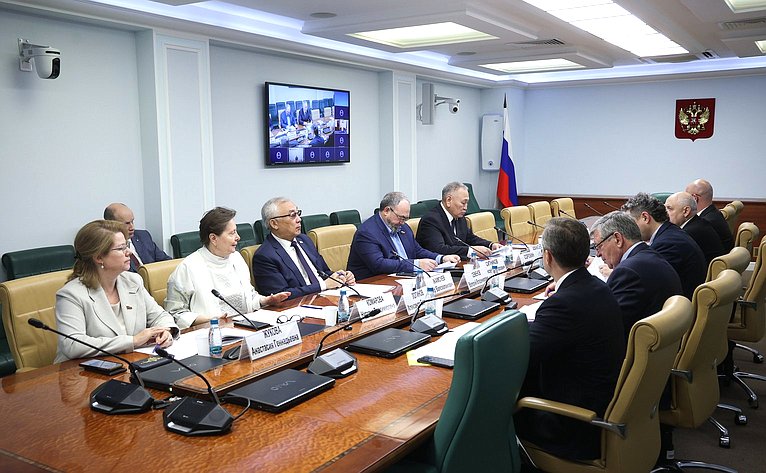 Совещание Комитета Совета Федерации по федеративному устройству, региональной политике, местному самоуправлению и делам Севера совместно с Советом по вопросам развития Дальнего Востока, Арктики и Антарктики при СФ