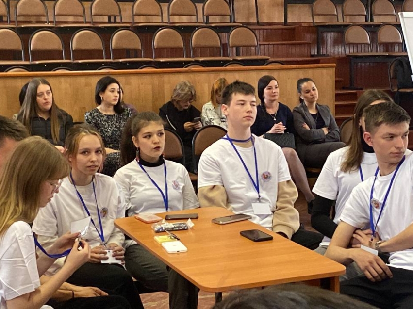 Среднее специальное училище (техникум) олимпийского резерва чита. Среднее образование чита. Среднее профессиональное образование уровни. Бесплатное обучение в чите после 11 класса. Среднее полное образование это.