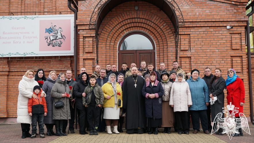 Память погибших при выполнении служебных обязанностей военнослужащих и сотрудников войск правопорядка почтили в Брянске