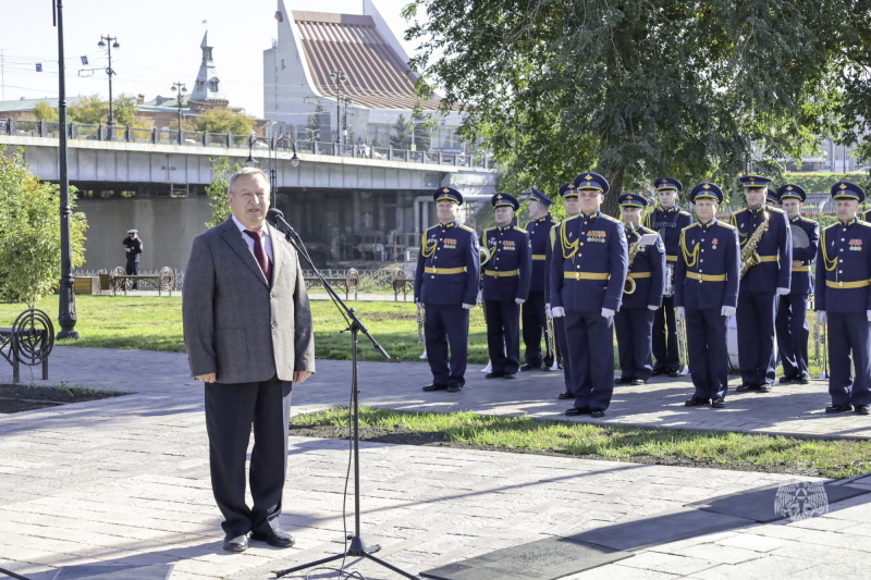 В Омске открыли памятник Герою Советского Союза