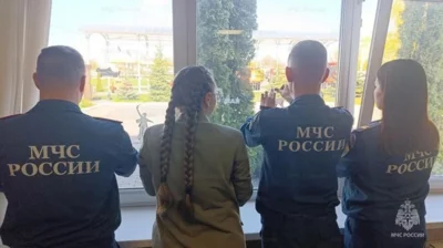 Фото 6. Орловские пожарные и спасатели украсили «Окна Победы»