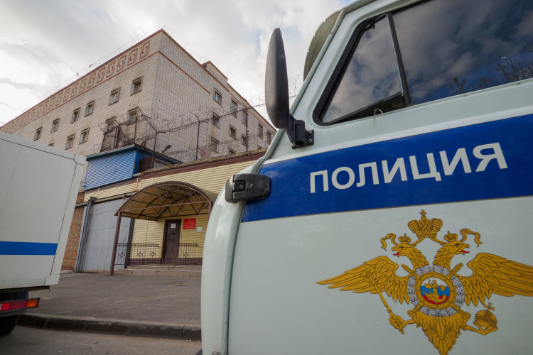 «Многие губернаторы жалуются на то, что, когда они решают эти вопросы, тут же на совещании сидят силовики, которые потом бегут строчить доносы или уголовные дела составлять»