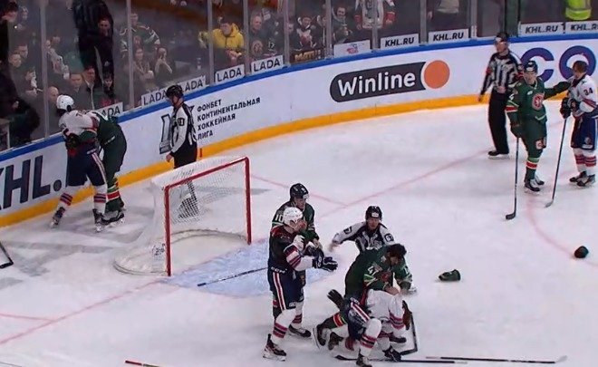 Михаил фисенко драка. Нефтехимик белозеров хоккеист. 26 01 2021 сибирь нефтехимик. Гарипов альмир нефтехимик 2007. Гарипов альмир нефтехимик 2007.