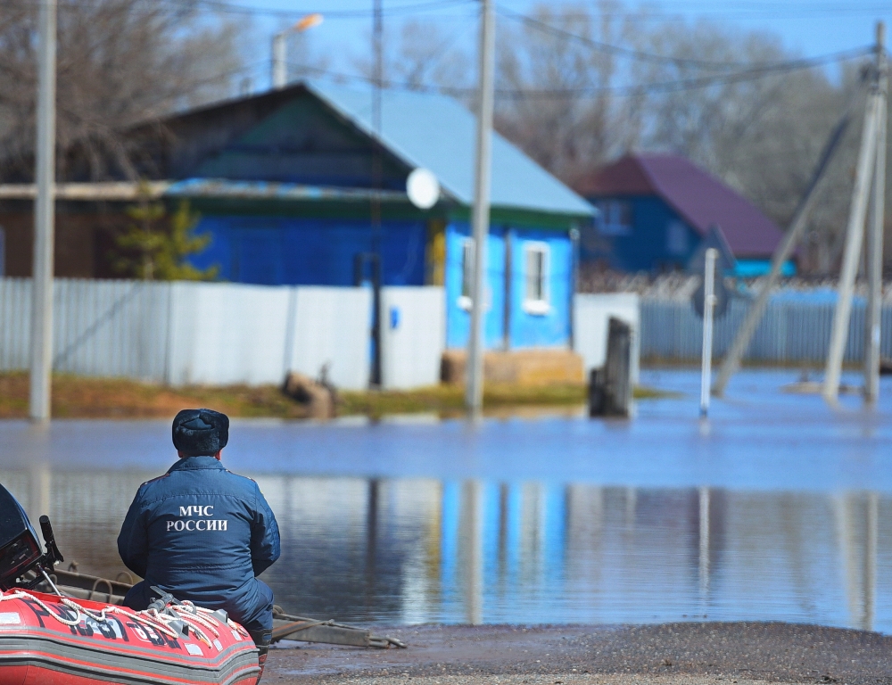 Паводок. Весенний паводок. Паводок весенний Оренбург. Затопляемые зоны Оренбург.