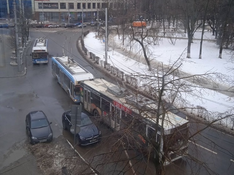 В Калуге встали троллейбусы