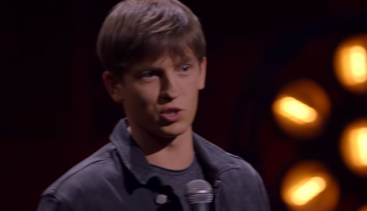 поведала историю